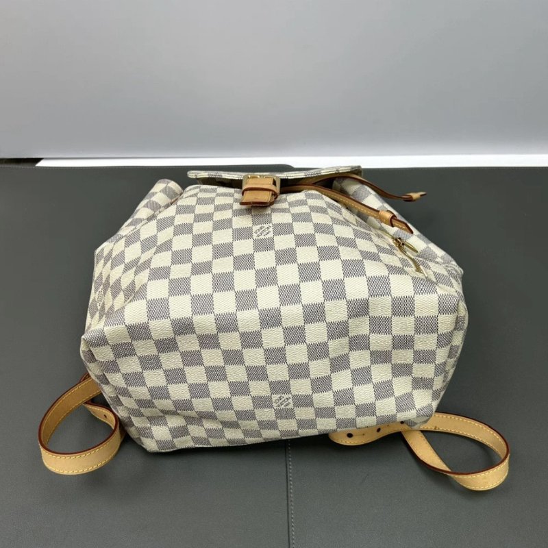 LV 白棋盤格Montsouris後背包30*32*16.5 98新配件塵袋-4