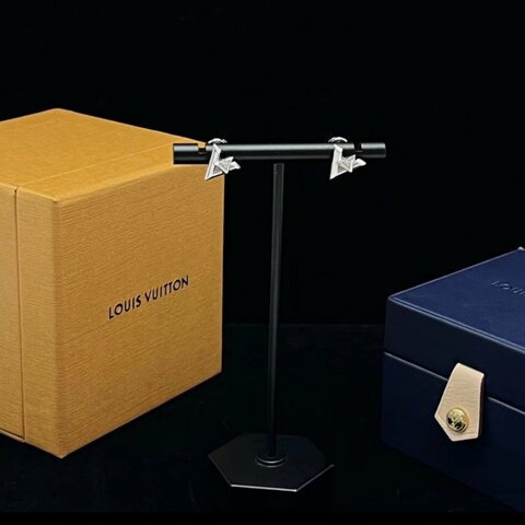 LV volt系列白金磚石耳釘一對 98新配件盒子