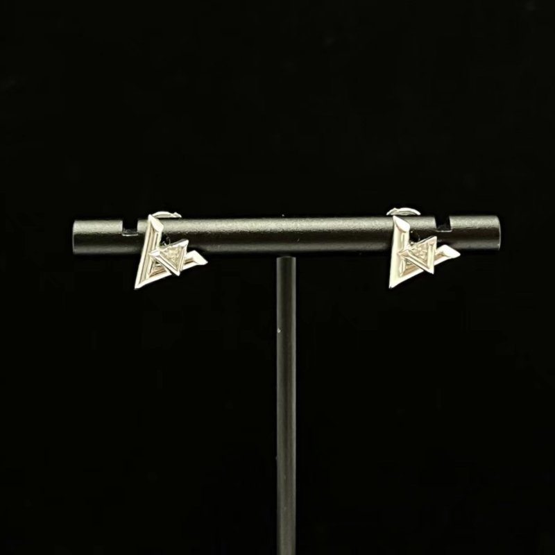 LV volt系列白金磚石耳釘一對 98新配件盒子-1