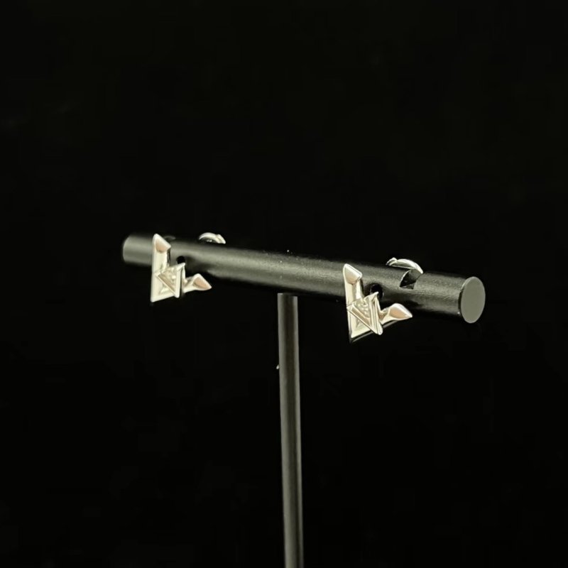 LV volt系列白金磚石耳釘一對 98新配件盒子-2