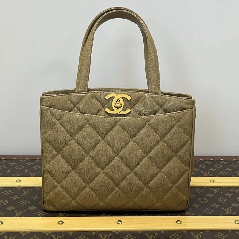 ✨CHANEL 中古希爾頓魚子醬奶茶金手提肩背包 98新配件塵袋-0