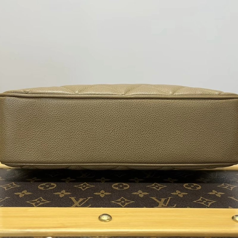 ✨CHANEL 中古希爾頓魚子醬奶茶金手提肩背包 98新配件塵袋-4