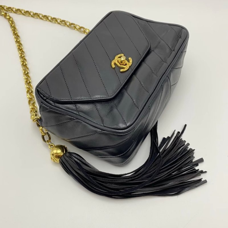 CHANEL 黑金雕花鍊流蘇肩背斜背相機包19*13*7 97新配件塵袋-2