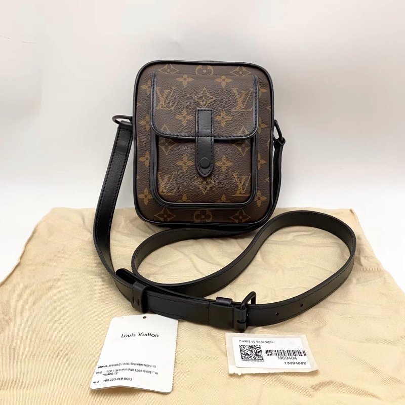 LV 老花Christopher肩背斜背相機包15*17*8 99新配件:塵袋吊牌-0