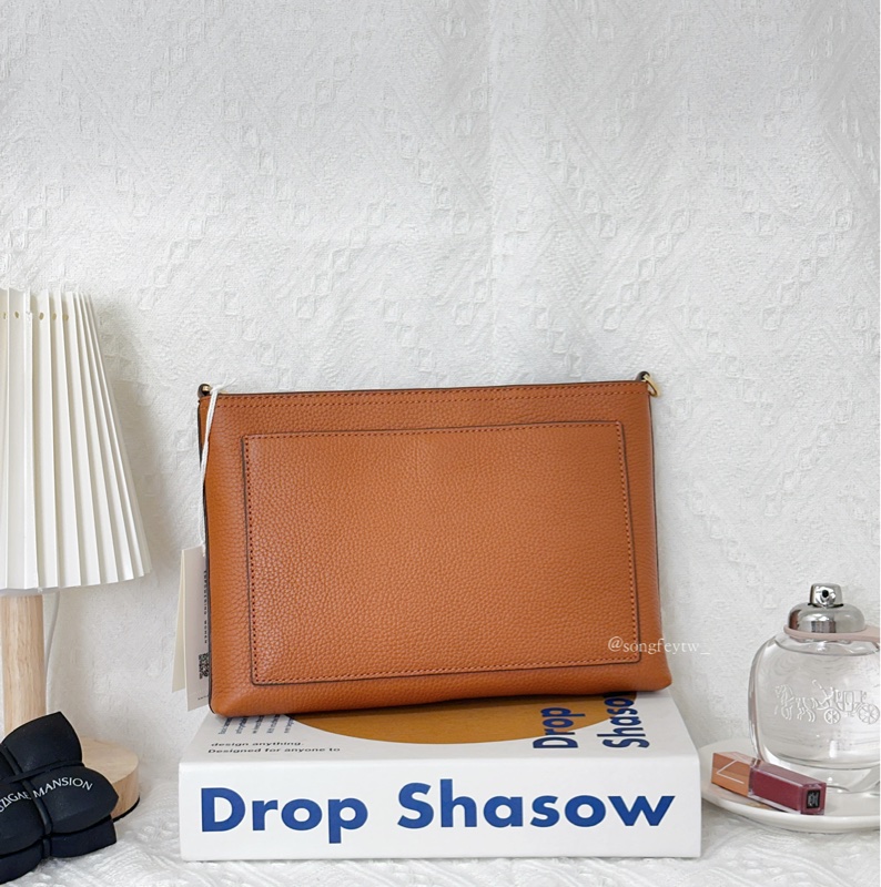 Tory Burch｜TB 寬背帶 側扁包-1