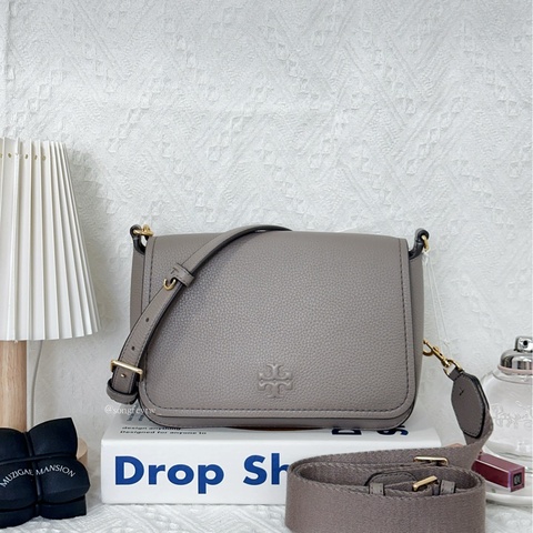 Tory Burch｜TB 雙背帶 浮雕郵差包