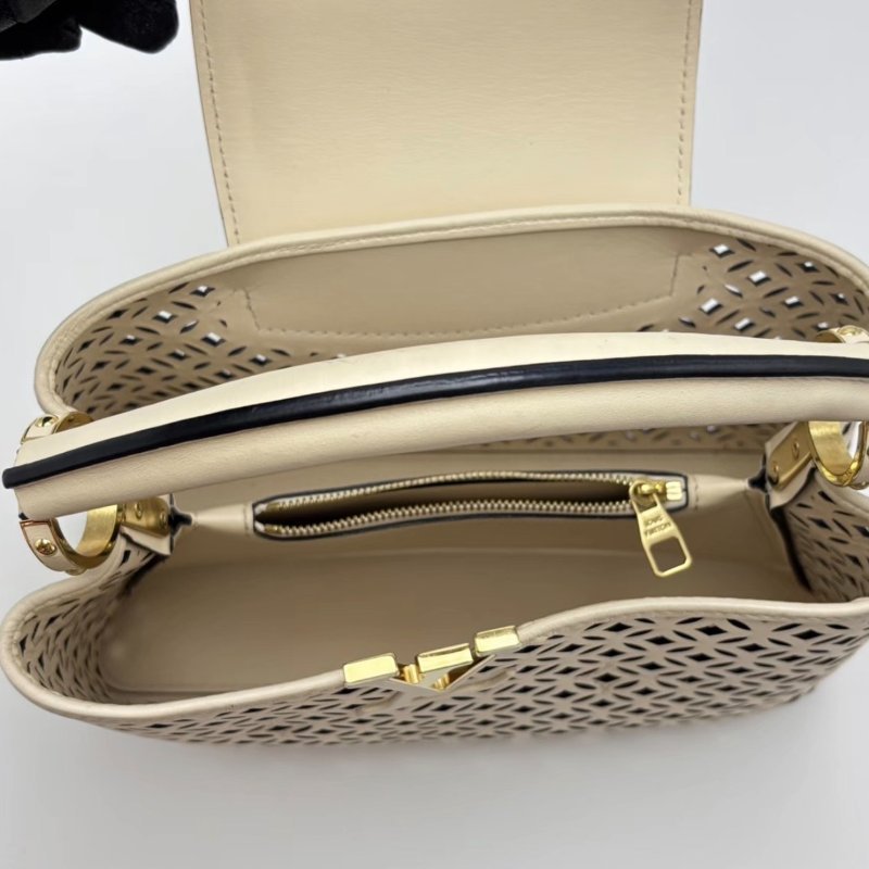 LV 限量米色capucines bb鏤空肩背斜背包 芯片款27*18*9 98新配件塵袋-4