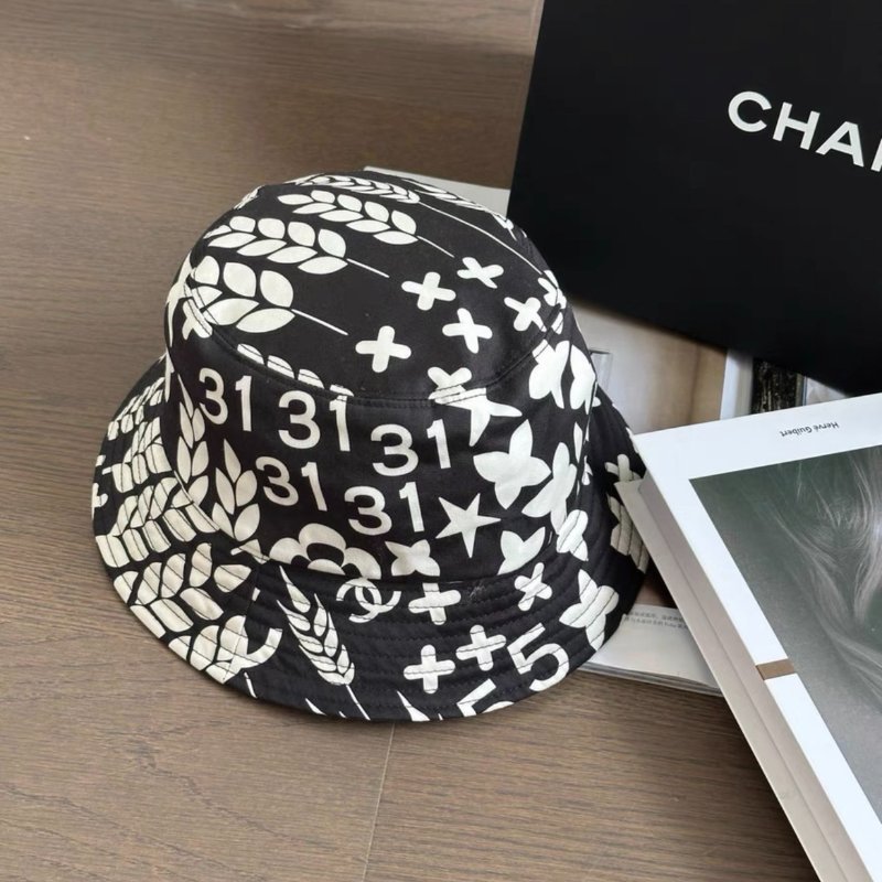 chanel 黑白印花漁夫遮陽帽s號 全新配件透明袋-1