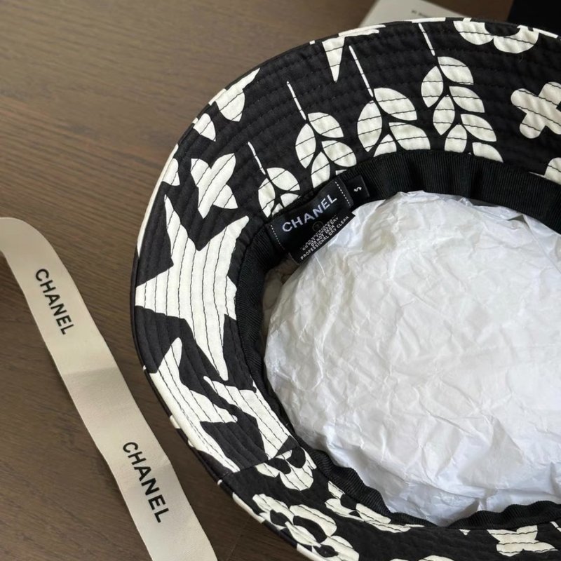 chanel 黑白印花漁夫遮陽帽s號 全新配件透明袋-3