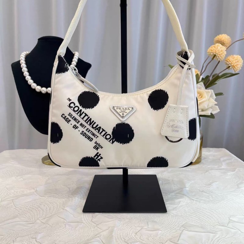 Prada 黑白點點hobo尼龍腋下包 22*17*6 99新配件塵袋-0