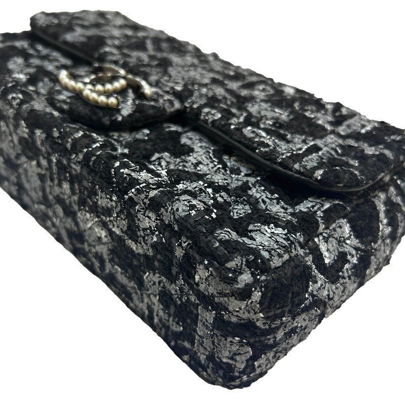 CHANEL 黑色毛呢珍珠雙C肩背鍊包-5