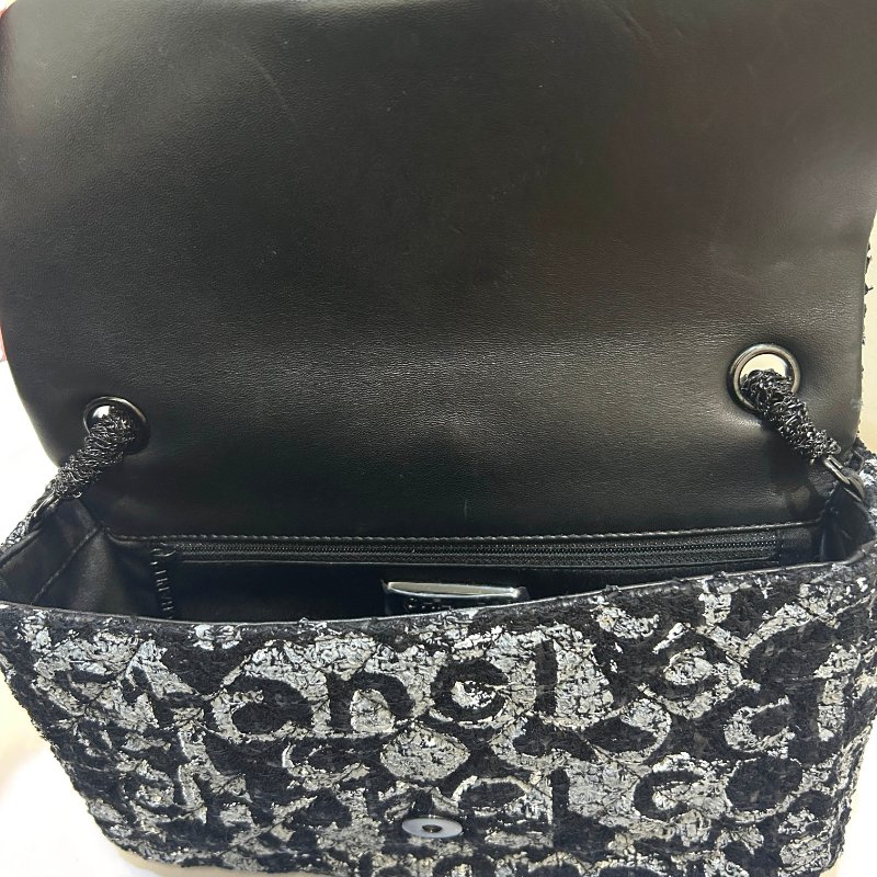 CHANEL 黑色毛呢珍珠雙C肩背鍊包-7