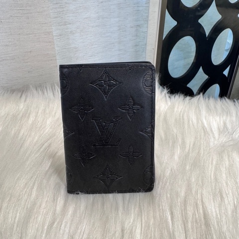 LV 黑牛皮壓紋萬用卡包 晶片款