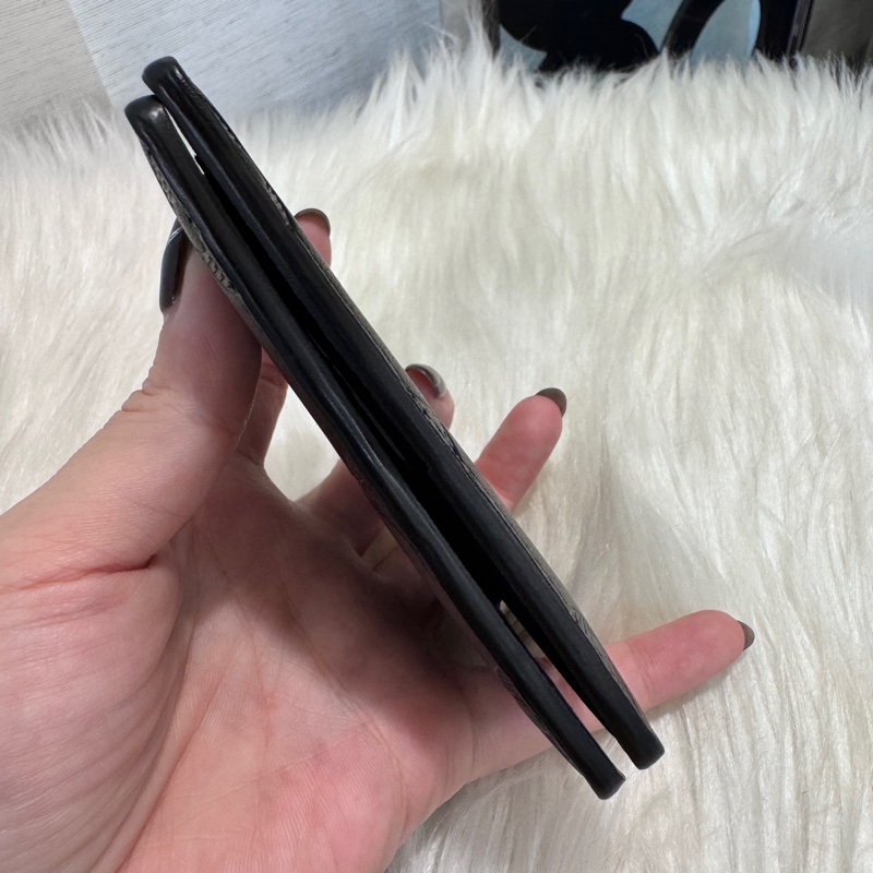 LV 黑牛皮壓紋萬用卡包 晶片款-4