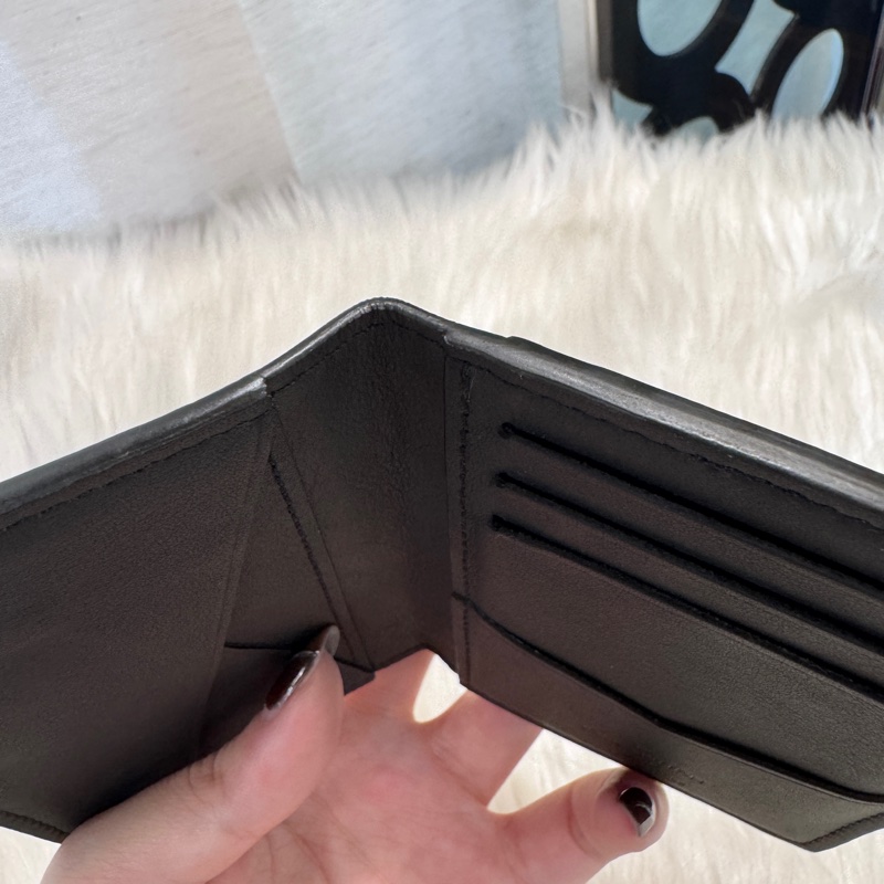 LV 黑牛皮壓紋萬用卡包 晶片款-6