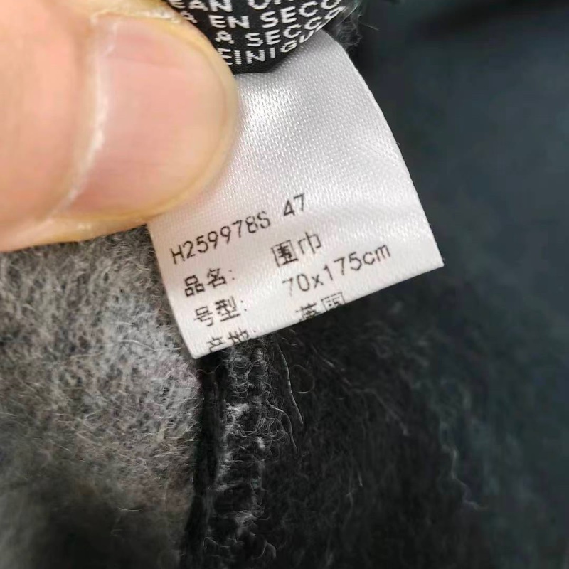 HERMES 雙面雙色羊绒刺繡款圍巾離櫃品-2