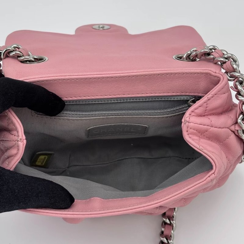 CHANEL 粉色雲朵肩背斜背小豬包 24*15*5 98新配件塵袋-4