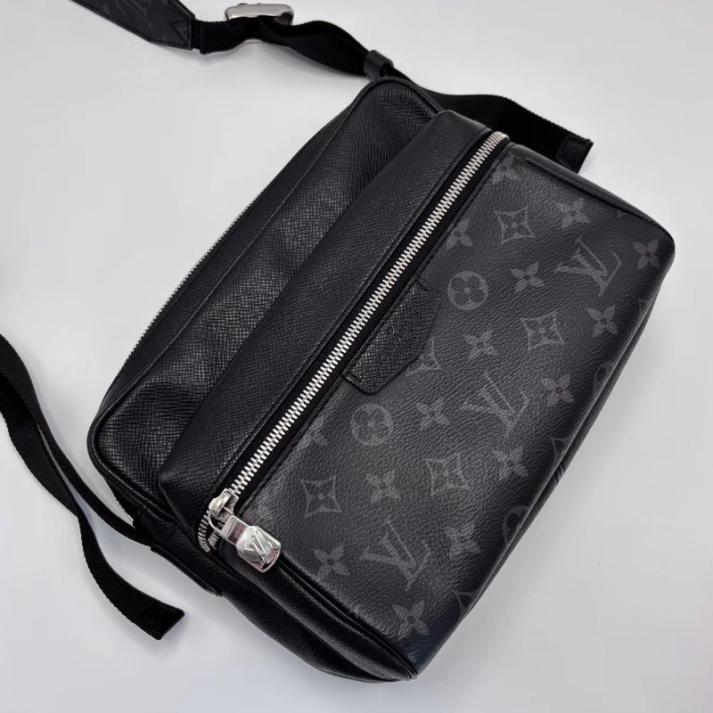 LV 黑花黑武士肩背斜背郵差包 芯片款 25*18*8 98新配件盒子購證塵袋-2