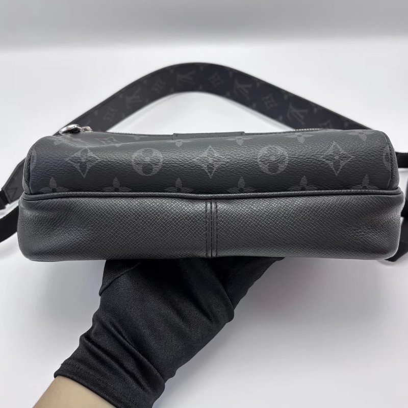 LV 黑花黑武士肩背斜背郵差包 芯片款 25*18*8 98新配件盒子購證塵袋-5