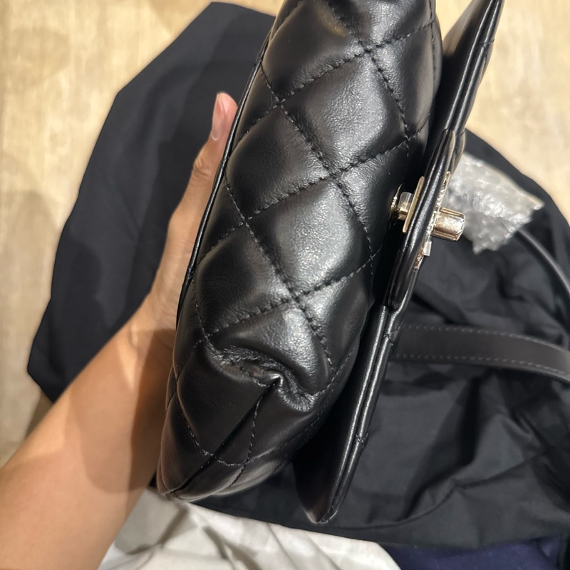 CHANEL香奈兒 經典雙C LOGO菱格紋小牛皮轉釦腰包-7