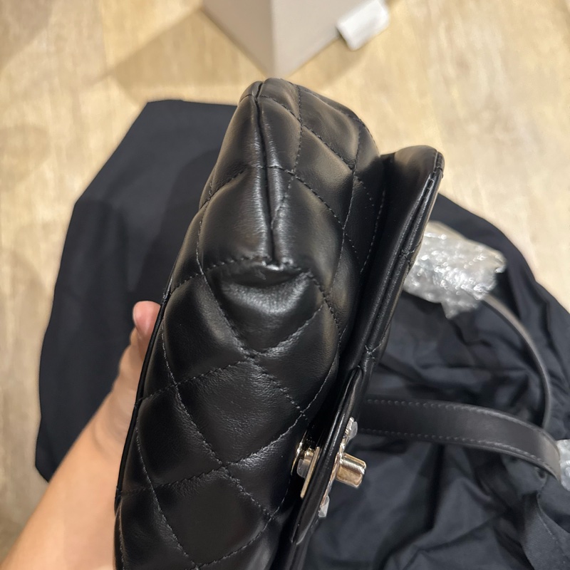 CHANEL香奈兒 經典雙C LOGO菱格紋小牛皮轉釦腰包-8