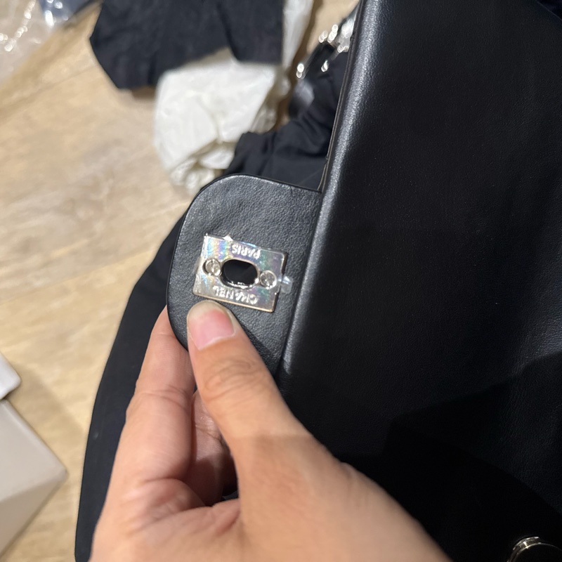 CHANEL香奈兒 經典雙C LOGO菱格紋小牛皮轉釦腰包-12