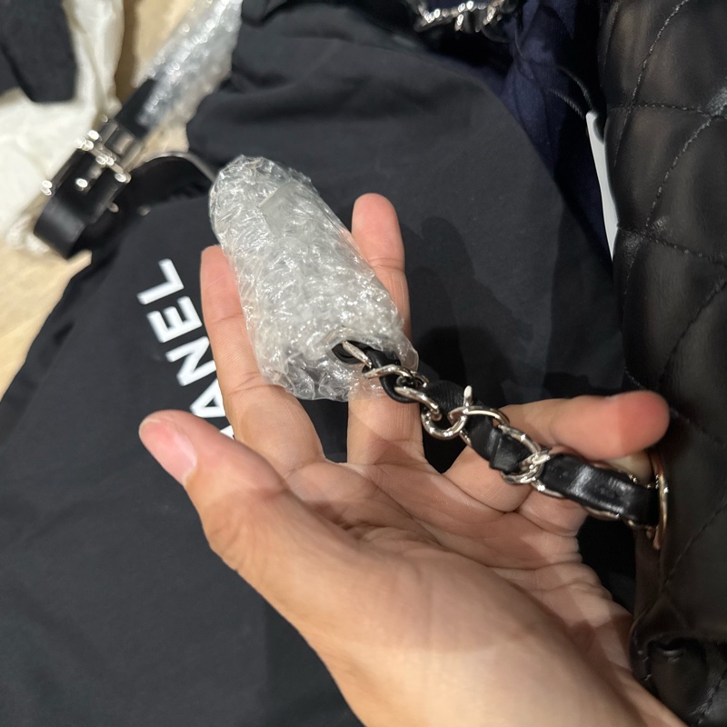 CHANEL香奈兒 經典雙C LOGO菱格紋小牛皮轉釦腰包-17