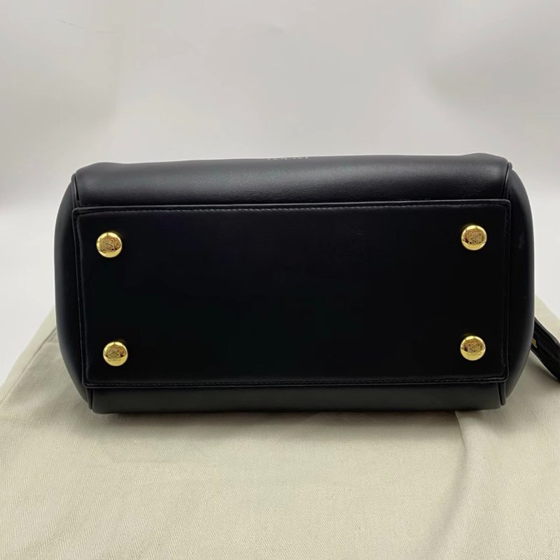 LOEWE 黑色金扣手提肩背包23.5*19*10 99新配件塵袋購證-4