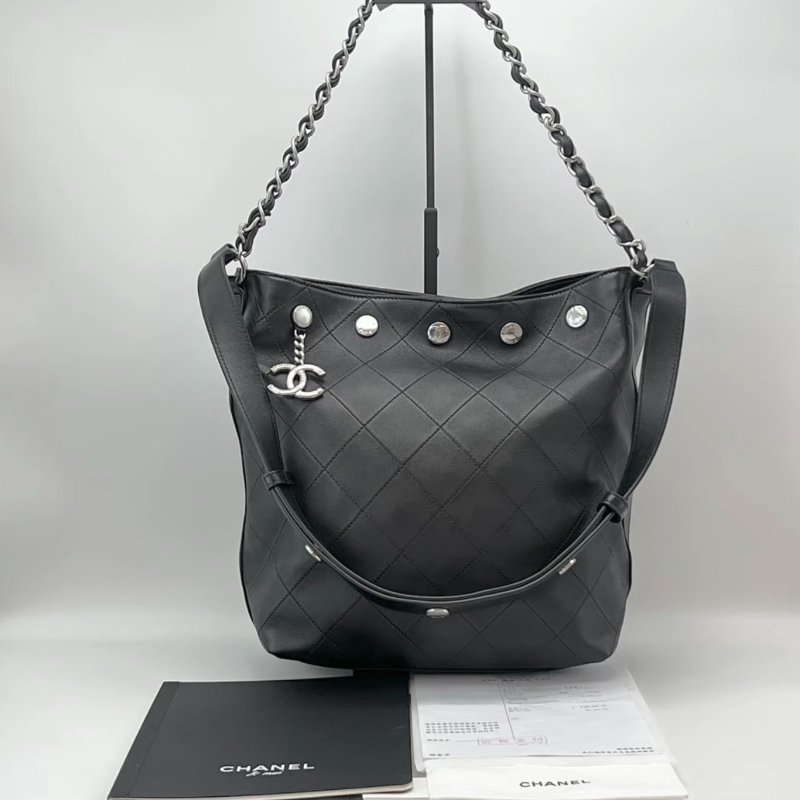 CHANEL 25p黑銀hobo水桶肩背包23.5*28*13 98新配件塵袋購證-0