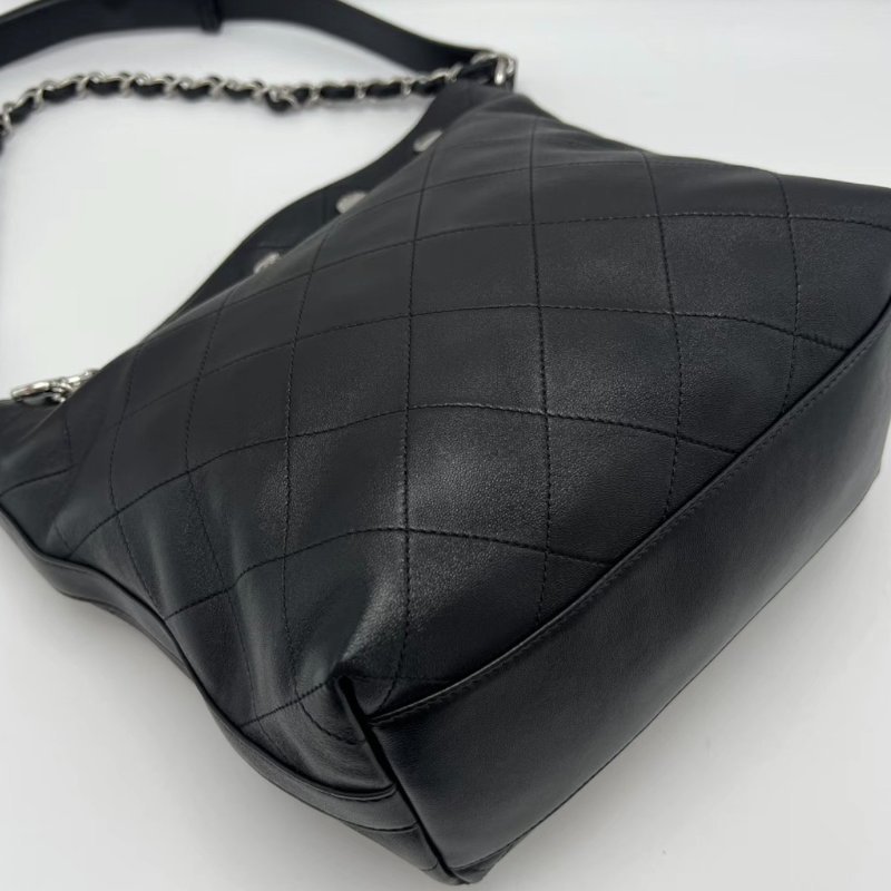 CHANEL 25p黑銀hobo水桶肩背包23.5*28*13 98新配件塵袋購證-2