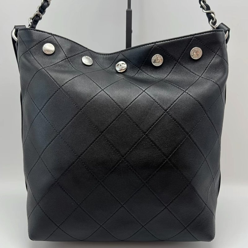 CHANEL 25p黑銀hobo水桶肩背包23.5*28*13 98新配件塵袋購證-4