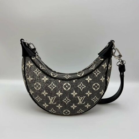 LV 丹寧肩寬背鏈條腋下月亮包 芯片款 23*18*6 98新配件塵袋