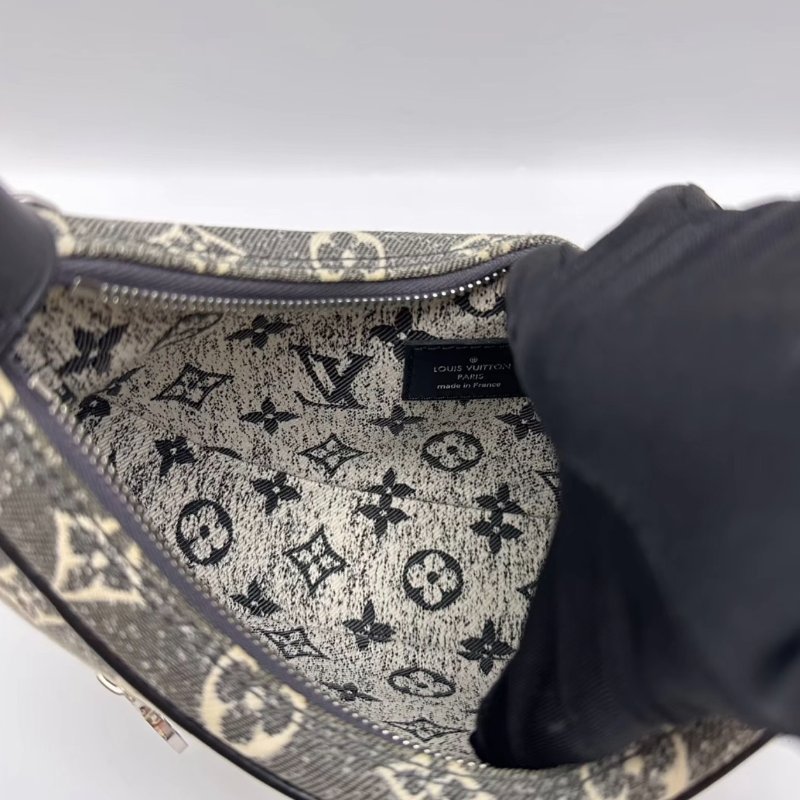 LV 丹寧肩寬背鏈條腋下月亮包 芯片款 23*18*6 98新配件塵袋-1