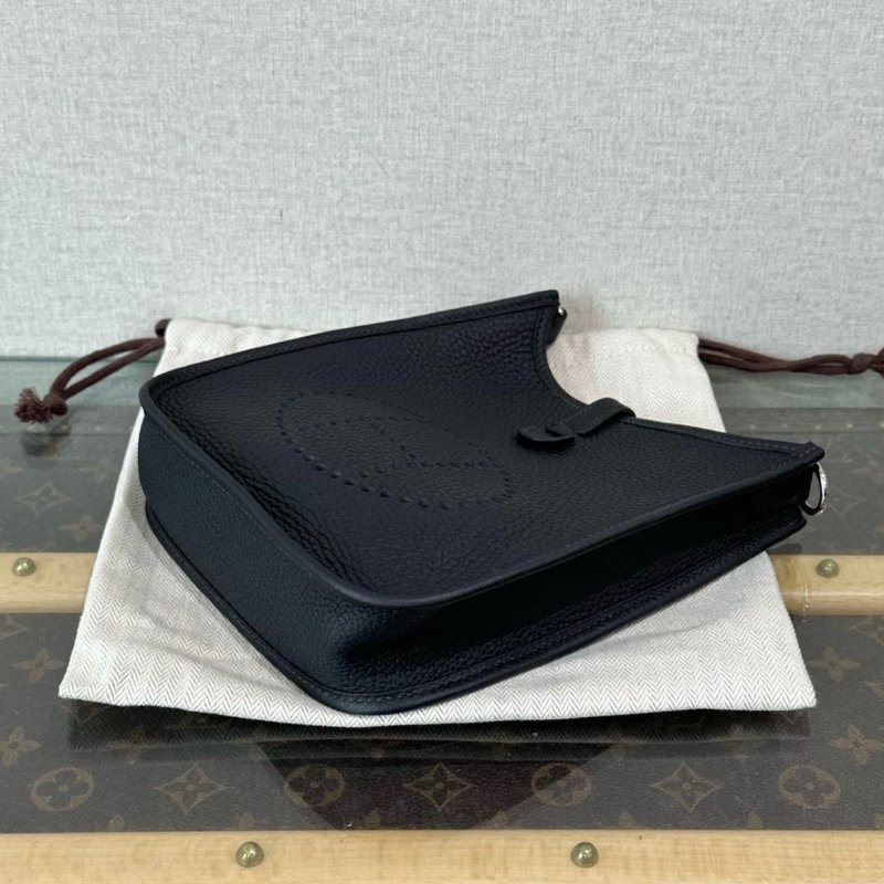 HERMES 水兵藍銀扣伊芙琳mini肩背斜背包16*18*5 99新配件塵袋-2