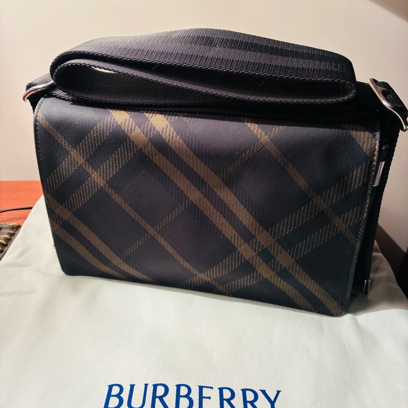 BURBERRY Trench斜背包(全新)-0