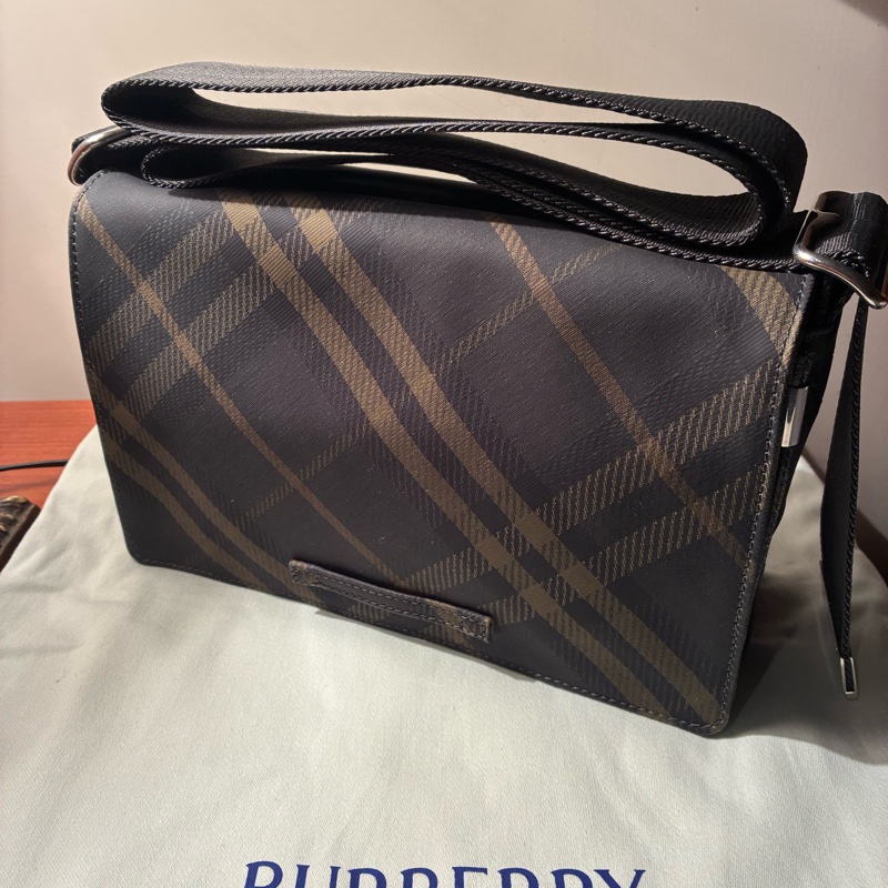 BURBERRY Trench斜背包(全新)-1