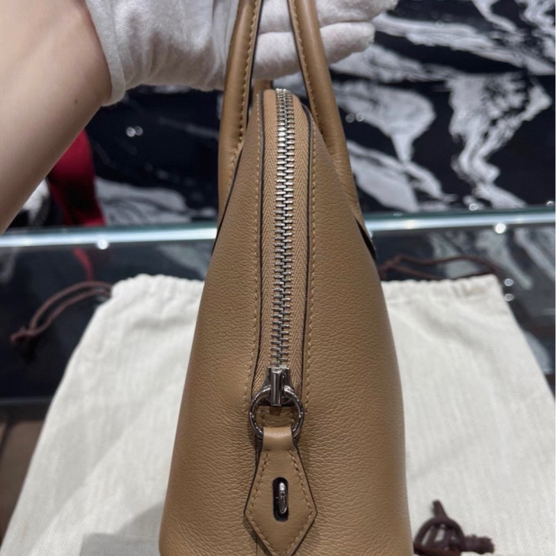 Hermes Bolide保齡球包,餅乾色EC皮,銀色五金,經典25cm尺寸。成色幾乎全新,保存很好-4