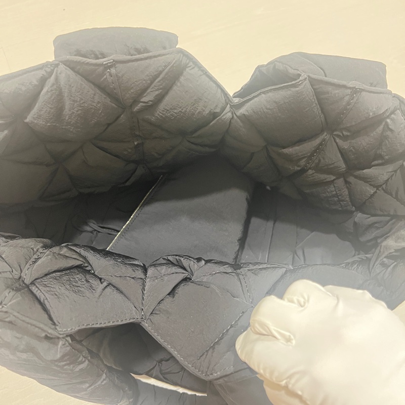 限時降價!全新Bottega veneta BV尼龍包(輕)-4