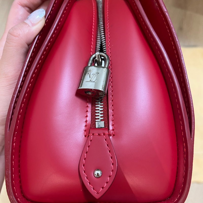 全新 未使用LV 水波纹牛皮手提包 送禮ok🎄（附防塵）-3