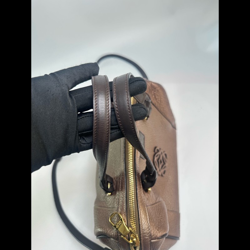 Loewe 浮雕大logo小號波士頓 手提包肩背包-8