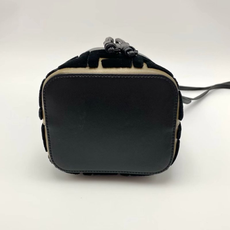 FENDI 黑銀絲絨logo抽繩肩背斜背包水桶包12*18*10 98新配件塵袋-3