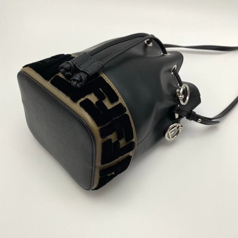 FENDI 黑銀絲絨logo抽繩肩背斜背包水桶包12*18*10 98新配件塵袋-4