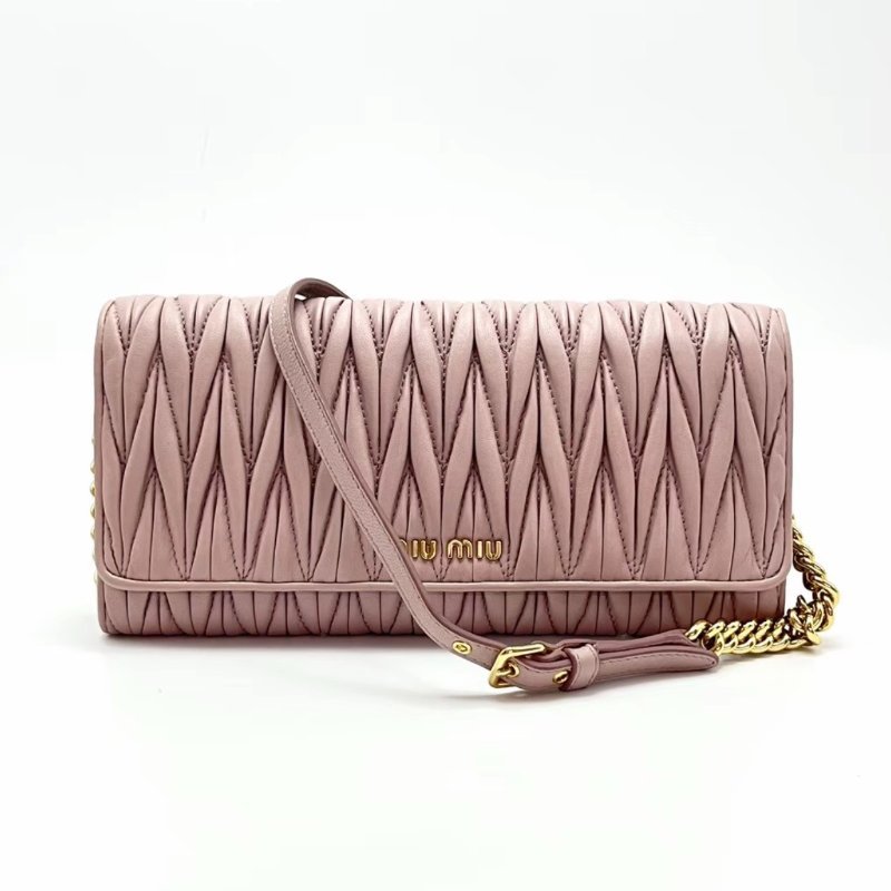 MIUMIU 粉色金扣皺摺羊皮肩背鏈條包包21*11*2 98新配件塵袋-0