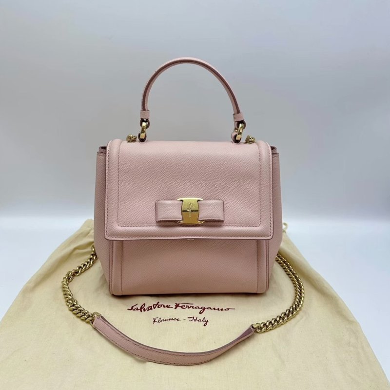 FERRAGAMO 粉色金扣蝴蝶結手提肩背斜背包18*17*10 98新配件塵袋-0