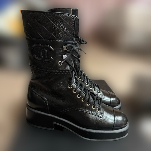 香奈兒🇫🇷法國經典款22c菱格紋個性軍靴