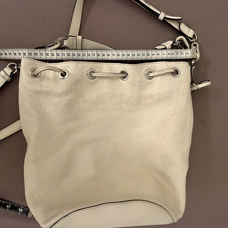 KARL LAGERFELD|GRAINY White Drawstring Handbag 白色抽繩手提包|皮面小瑕疵・內裡拉鏈處有印痕✨-3