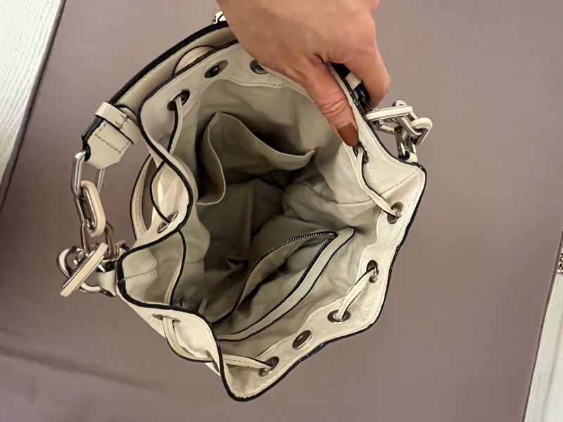 KARL LAGERFELD|GRAINY White Drawstring Handbag 白色抽繩手提包|皮面小瑕疵・內裡拉鏈處有印痕✨-4