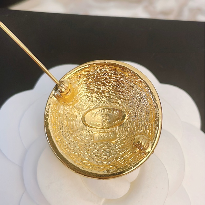 近新珍稀vintage ✨Chanel 菱格紋雙C logo盾牌鈕扣圓形胸針-2