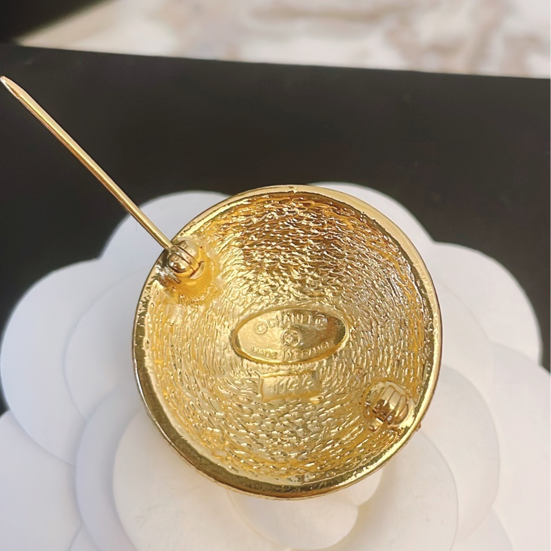 近新珍稀vintage ✨Chanel 菱格紋雙C logo盾牌鈕扣圓形胸針-3