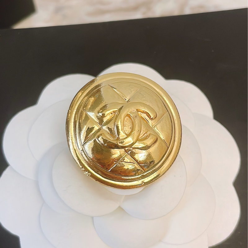 近新珍稀vintage ✨Chanel 菱格紋雙C logo盾牌鈕扣圓形胸針-4
